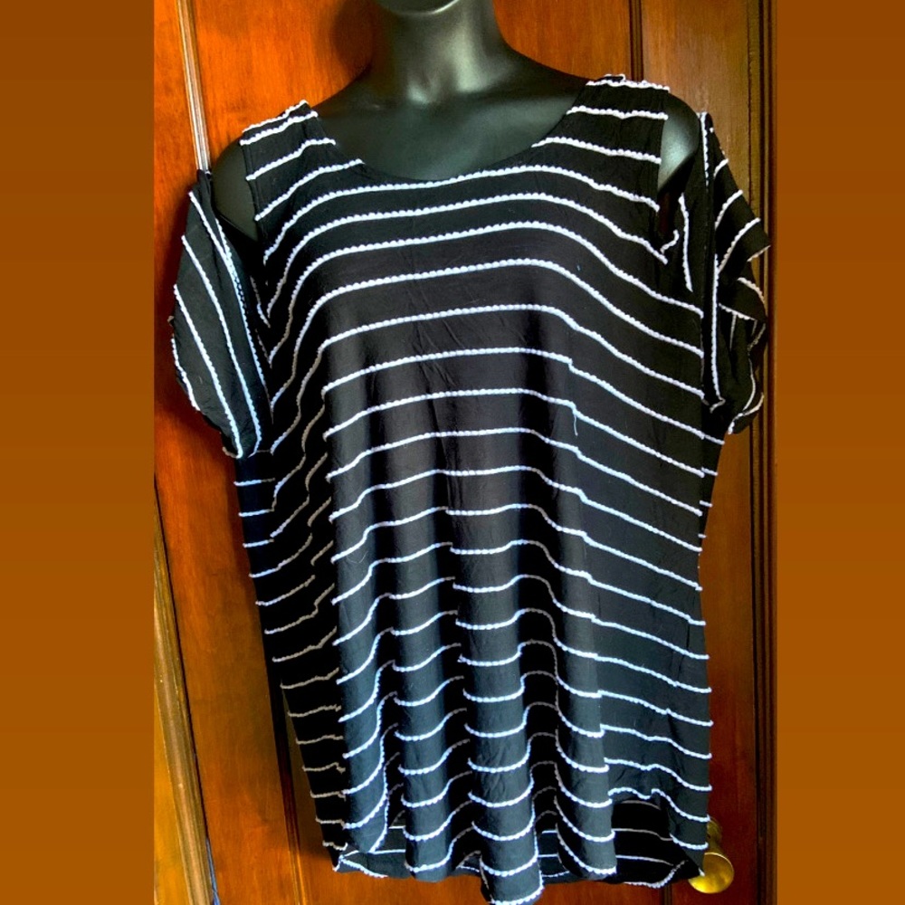 Essential Stripe Peek-A-Boo Shoulder Shirt